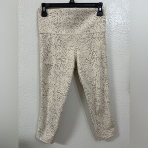 Athleta Women's Salutation Stash Pocket Printed Capri in Liquid Petals Chantilly